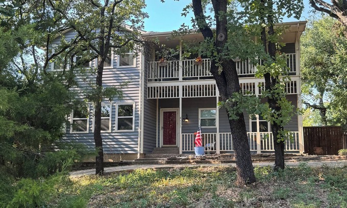 Highland Village House | Brookdale Blue sleeps 8, nestled in lakeside community in Highland Village, TX