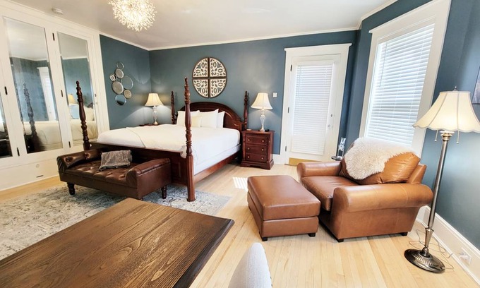 Endion Hotel | Brookside Suite GG Barnum Mansion By Heirloom Vacations