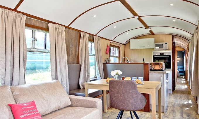 Dawlish Warren Ski Chalet | Brunel Boutique Railway Carriage 5