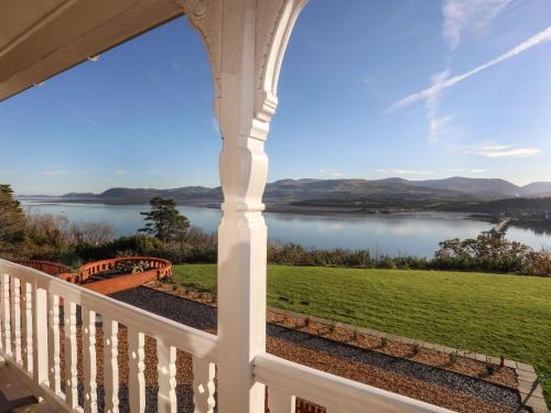 Menai Bridge Apartment | Bryn Mel Manor Straits View