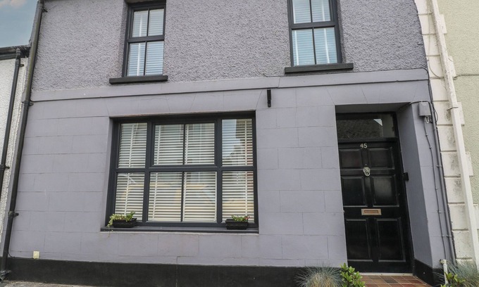 Narberth Cottage | BRYN SIRIOL, pet friendly, country holiday cottage in Narberth