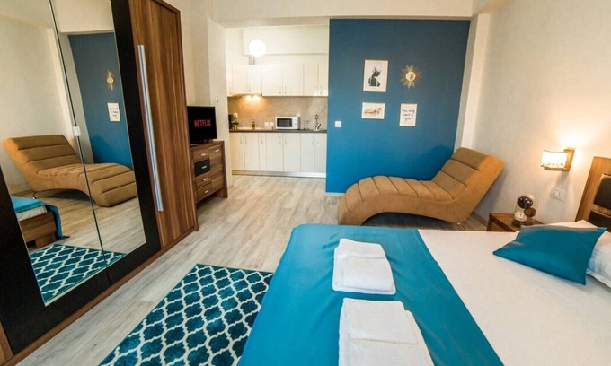 Bucharest City-Centre Apartment | Bucharest Wander - Victoria Studio with Balcony
