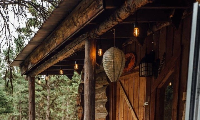 Kila Cabin | Buck Ridge Log Cabin Wild game everywhere