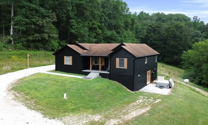 Rockbridge Cabin | Buck Run | Large Hot Tub | Private Lot