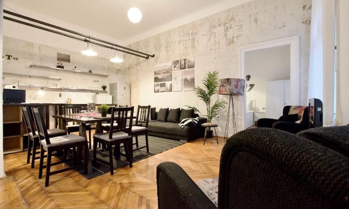 Terezvaros Apartment | Budget Apartment by Hi5 - Mozsár