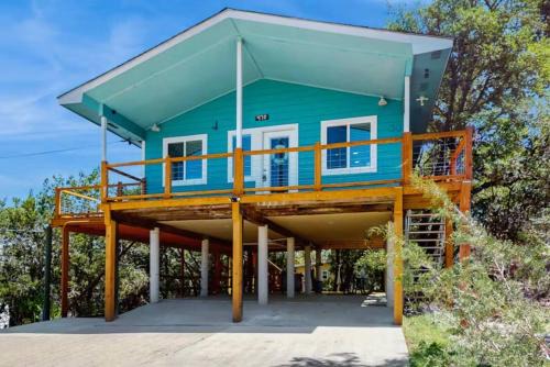 Canyon Lake House | Budget Friendly Lake Getaway with Decks and Grill