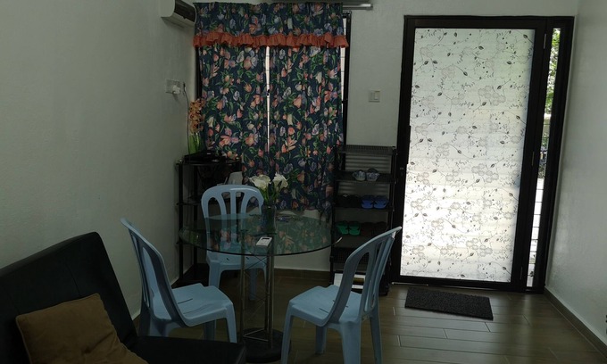 Tanjung Bungah Apartment | Budget Tiny Home at Tanjung Tokong easy accessibility to local cuisines