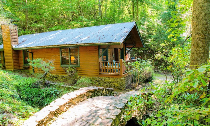 Bryson City Cottage | Buffalo Bridge Cottage | Couples Retreat | Bryson City | Great Smoky Mountains