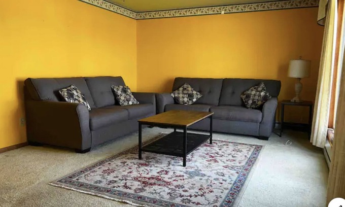 Williamsville House | Buffalo Niagara Falls Airport Best Area