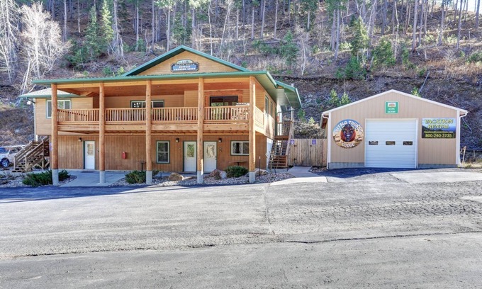Deadwood House | Buffalo Thunder Lodge | 7 Bed, 5 Bath
