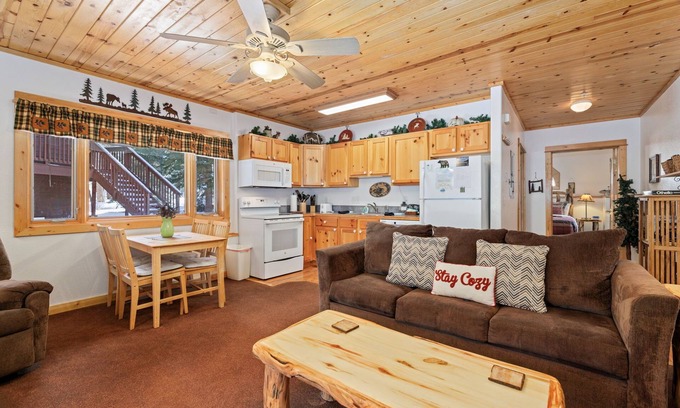 Fall River Estates Condo | Bugle Pointe B18 (Private Hot tub) River Views!