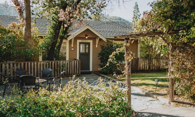 Mariposa Apartment | Bullion Street Cottages. El Capitan 1/2 BLOCK WALK TO ALL (#1)