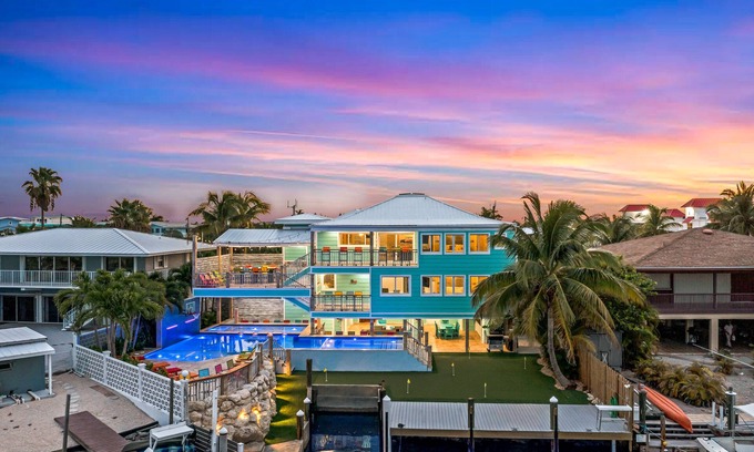 Marathon House | Bumpa's Big House - Bring the Grandkids!