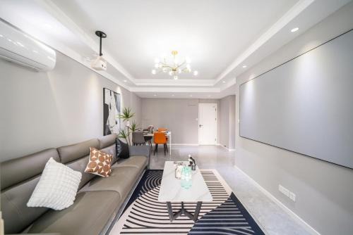 Downtown Shanghai Apartment | Bundside NJE 3BR Suite