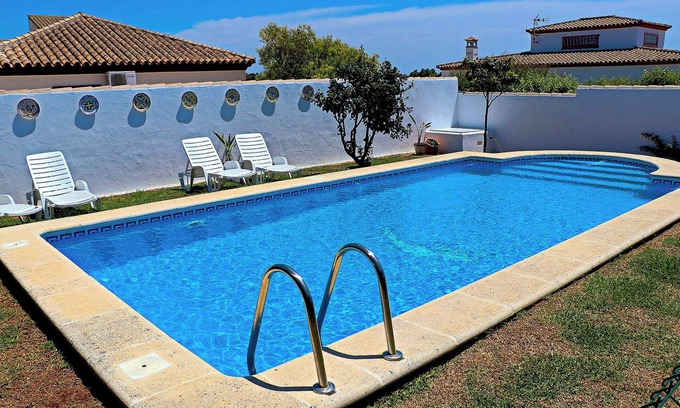 Conil de la Frontera House | Bungalow with shared pool near beach