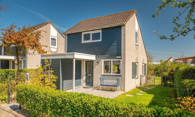Brouwershaven Cottage | Bungalow for 4 persons with enclosed garden