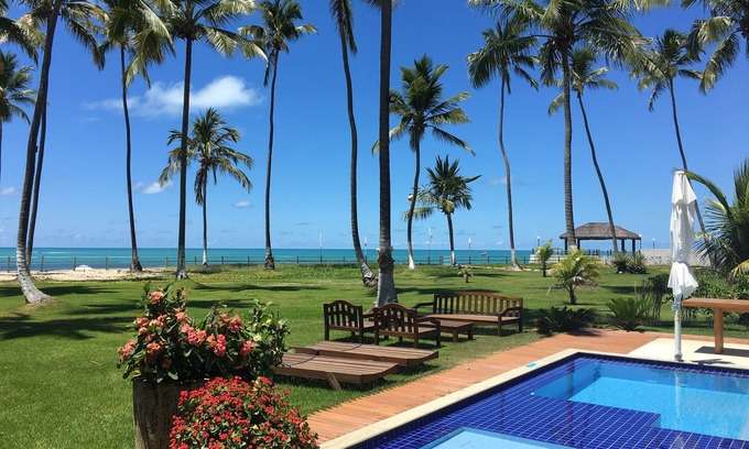 Tamandare House | Bungalow in beachfront condominium of Carneiros beach, 15 people