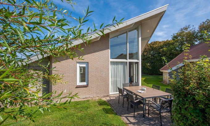 Domburg House | Bungalow in Zeeland near Sandy Beaches