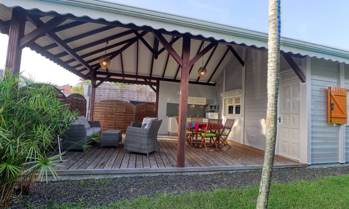 Sainte-Luce House | Bungalow with large terrace near the beach