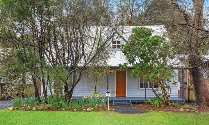 Katoomba House | Bunyip Cottage nEscape to Bunyip Cottage - Your Cozy Blue Mountains Getaway