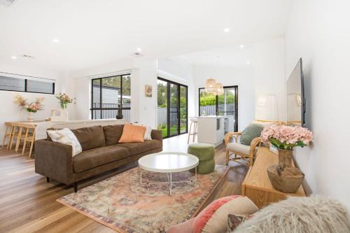 Culburra Beach House | Burra Beachy - Pet Friendly - 5 Mins Walk to Beach