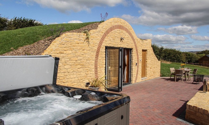 Rhayader Apartment | Burrow View - a hobbit hut that sleeps 4 guests in 1 bedroom