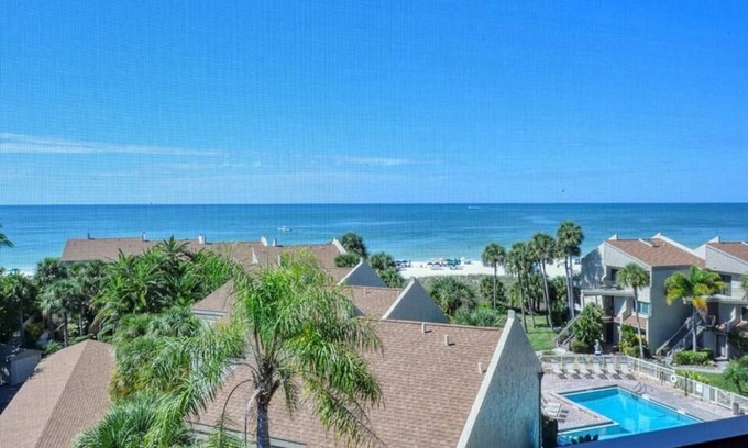 Siesta Key Condo | Buttonwood 462 - 3 Bedroom Condo with Private Beach with lounge chairs & umbrella provided, 2 Poo.