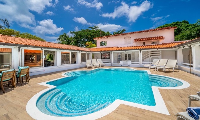 Paynes Bay Villa | Buttsbury House in St James by Personal Villas - Beautiful Villa with Chic Vibe