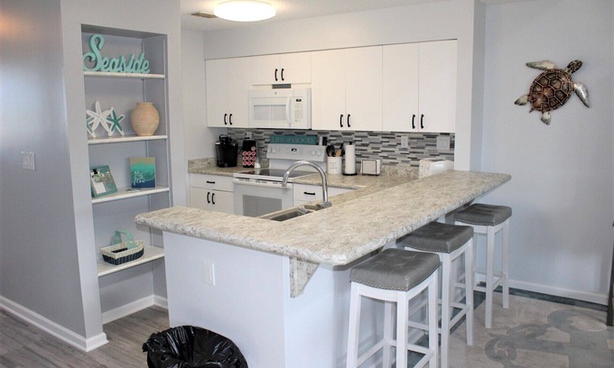 Manteo Condo | BV225 - Remarkably Redone Canal-Front Condo