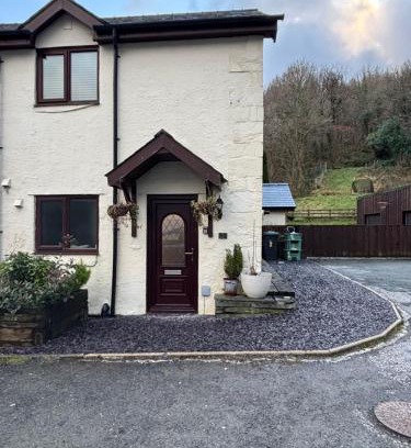 Gwynedd- Snowdonia House | Bwlch y maen