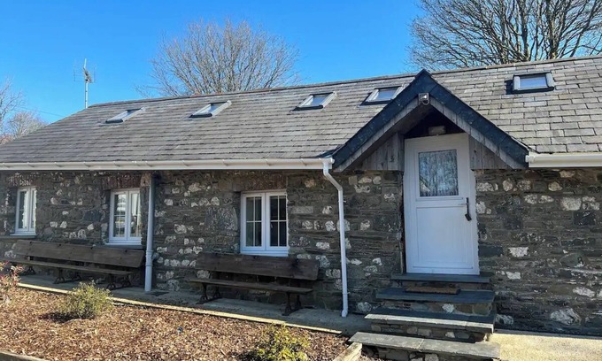 Talgarreg Cottage | Bwythn Derrick, 2 bedroomed cosy cottage in the beautiful West Wales countryside