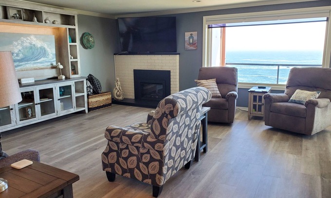 Brookings Condo | "By The Sea" Oceanfront Updated Rainbow Rock Condo, Spectacular Views, 1st Floor