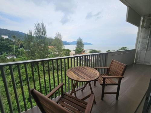 Batu Ferringhi Apartment | By The Sea with Side Seaview n Sunset view #3A2