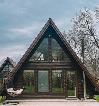 Sarmizegetusa Cabin | Căbănuțele de lângă râu