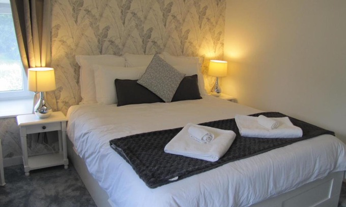Saint-Malo-des-Trois-Fontaines Bed & Breakfast | C'est la vie