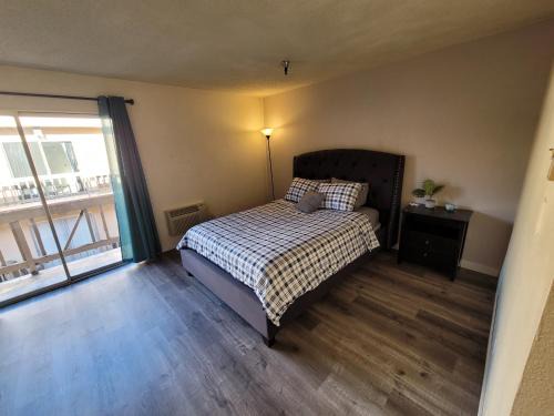 Pico - Robertson Hotel | (C20) Large & Cozy Unit