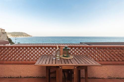 Andora House | C22 Beachfront Villa - SPA BATH, POOL, PRIVATE BEACH, PARKING FREE