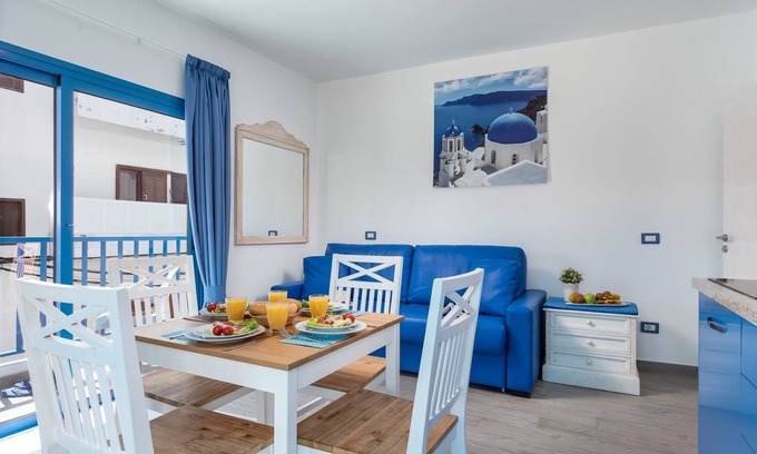 Los Abrigos House | C3 Authentic Guest House Room with kitchenette
