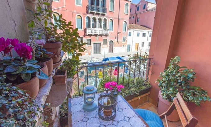 Dorsoduro Apartment | CA CAMMELLO - Private Terrace and Canal View