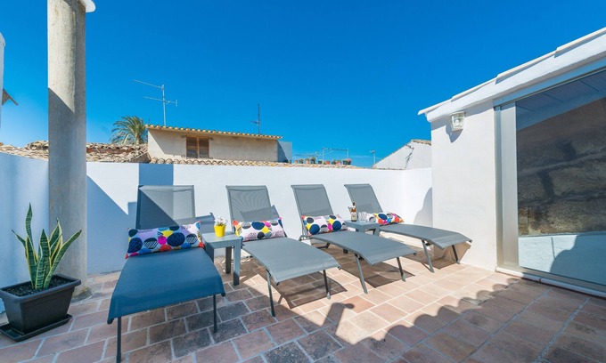 Old Town Alcudia House | CA NA SERRIETA - Cosy townhouse with great chill-out terrace. Free WiFi