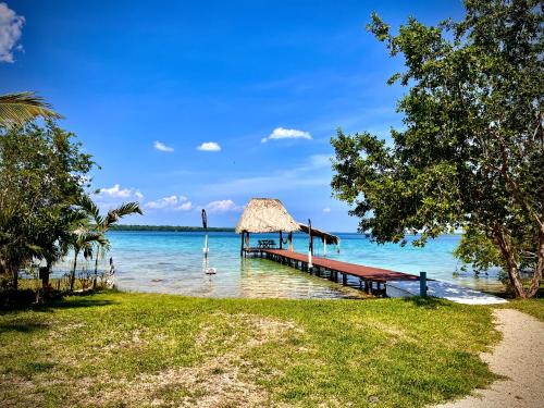 Buenavista House | Cabaña con muelle privado en la Laguna de Bacalar