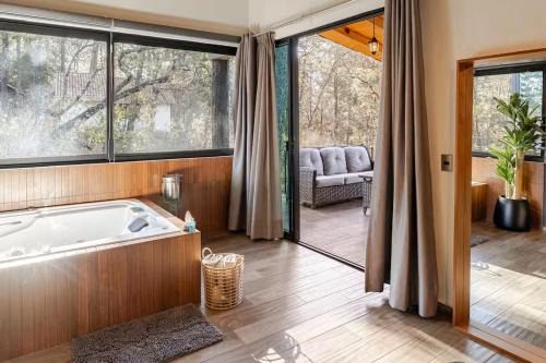 Mazamitla Ski Chalet | Cabaña de lujo 2 habitaciones con Jacuzzi Dentro del Bosque a 10 min del Pueblo