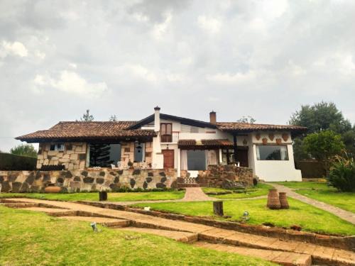 Patzcuaro Hotel | Cabañas "Rancho La Mesa"