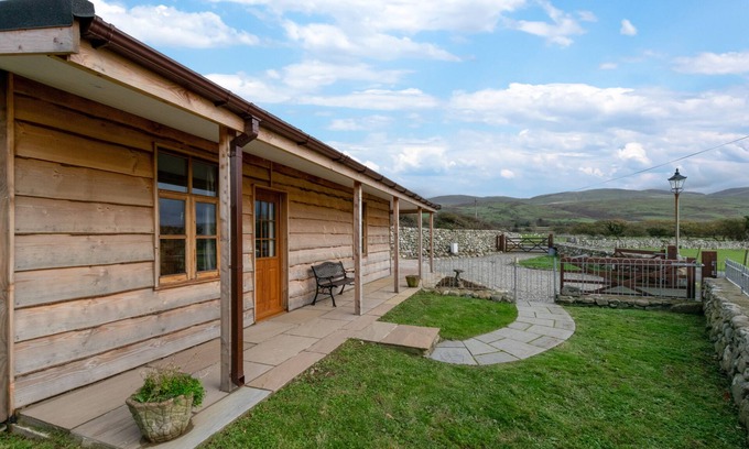Talybont House | Caban y Gader - Cader Queen