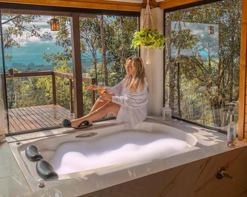 Bom Retiro Ski Chalet | Cabana Romântica na Serra com Hidro, Lareira, Lagos e Trilhas