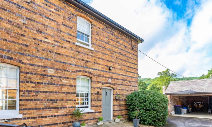 Craven Arms Cottage | Cabin ∙ 1 bedroom ∙ 2 guests