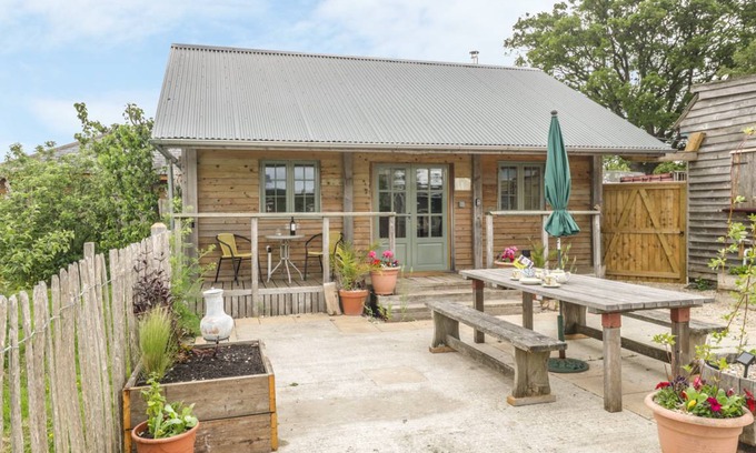 Blandford Forum Cottage | Cabin ∙ 1 bedroom ∙ 2 guests