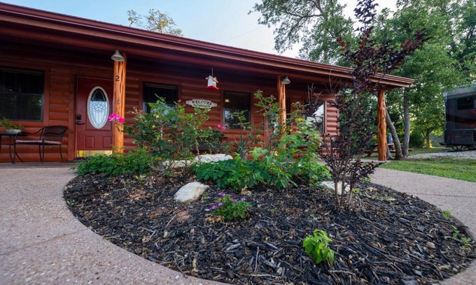 Waco Ski Chalet | Cabin 1 Rental 15 minutes from Magnolia and Baylor