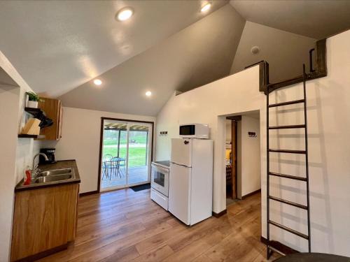 Rapid City Resort | Cabin 12 at Horse Creek Resort