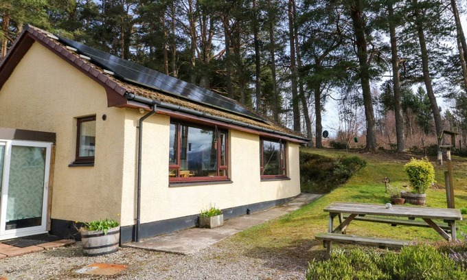 Spean Bridge Cottage | Cabin ∙ 2 bedrooms ∙ 4 guests